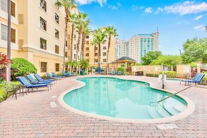 Condo Near Universal Studios With Pool , Hot Tub