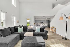 Upstay - Spacious Lakefront Home Near Disney