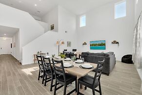 Upstay - Spacious Lakefront Home Near Disney