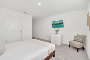 Upstay - Spacious Lakefront Home Near Disney