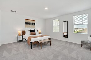 Upstay - Spacious Lakefront Home Near Disney