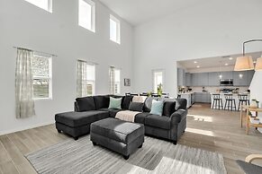 Upstay - Spacious Lakefront Home Near Disney