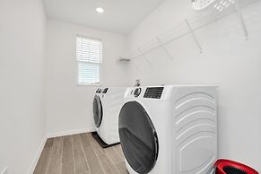 Upstay - Spacious Lakefront Home Near Disney