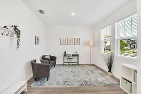 Upstay - Spacious Lakefront Home Near Disney