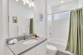 Upstay - Spacious Lakefront Home Near Disney