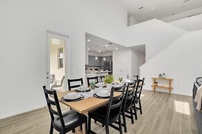 Upstay - Spacious Lakefront Home Near Disney