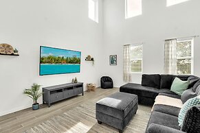 Upstay - Spacious Lakefront Home Near Disney
