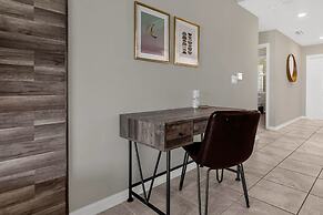 Upstay - Modern Condo With Gorgeous Patio Views