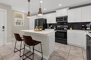 Upstay - Modern Condo With Gorgeous Patio Views