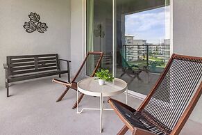 Upstay - Modern Condo With Gorgeous Patio Views