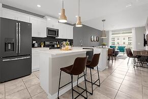 Upstay - Modern Condo With Gorgeous Patio Views