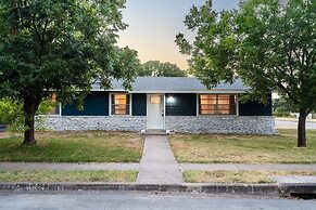 Upstay - Bungalow w Games Golf Fire and Patio