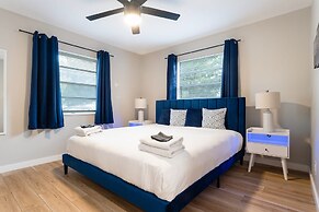 Upstay - Bungalow w Games Golf Fire and Patio