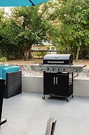 Upstay - Bungalow w Games Golf Fire and Patio