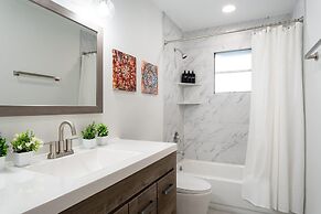 Upstay - Bungalow w Games Golf Fire and Patio