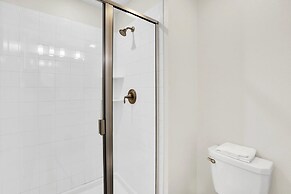 Upstay - Modern Home w Pool Near Disney