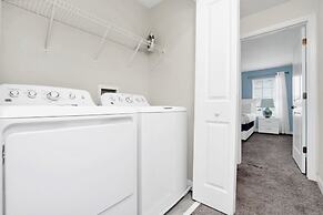 Upstay - Modern Home w Pool Near Disney