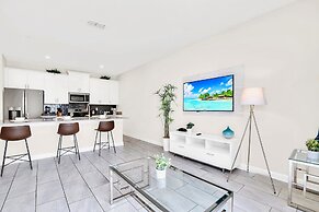 Upstay - Modern Home w Pool Near Disney