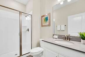 Upstay - Modern Home w Pool Near Disney