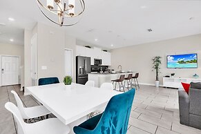 Upstay - Modern Home w Pool Near Disney