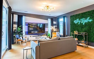 Hot Tub Time Machine Clubhouse DT 6 Min Drive