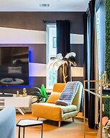 Hot Tub Time Machine Clubhouse DT 6 Min Drive