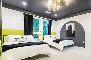 Hot Tub Time Machine Clubhouse DT 6 Min Drive