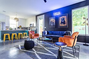 Disco Den w Hot Tub 6 min Walk to Rainey St