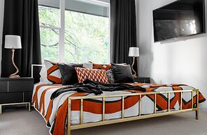 Disco Den w Hot Tub 6 min Walk to Rainey St