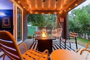 Disco Den w Hot Tub 6 min Walk to Rainey St