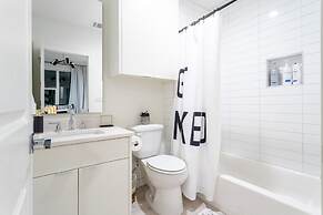 Disco Den w Hot Tub 6 min Walk to Rainey St