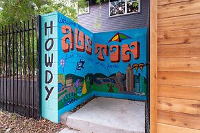 Disco Den w Hot Tub 6 min Walk to Rainey St