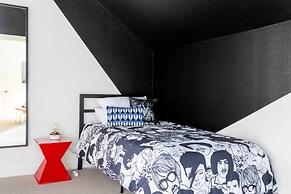 Disco Den w Hot Tub 6 min Walk to Rainey St