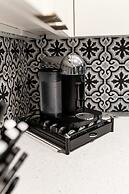 Disco Den w Hot Tub 6 min Walk to Rainey St