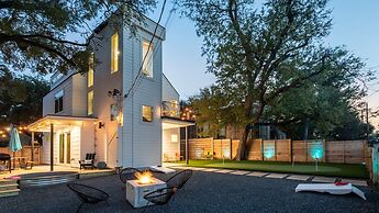 Eastside Home w Killer Yard - Golf Pool Firepit