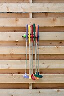 Eastside Home w Killer Yard - Golf Pool Firepit