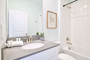 Upstay Resort Home w Pool Hot Tub Air Hockey