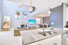 Upstay Resort Home w Pool Hot Tub Air Hockey