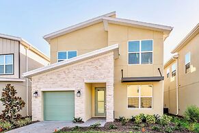 Upstay Resort Home w Pool Hot Tub Air Hockey