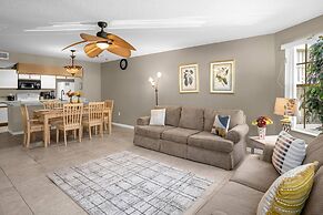 Upstay - Unbeatable Location Condo w Garden Patio