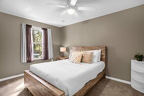 Upstay - Unbeatable Location Condo w Garden Patio