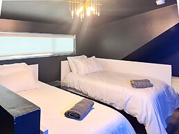 ATX Icon Mansion Rainey Street 6 min Walk