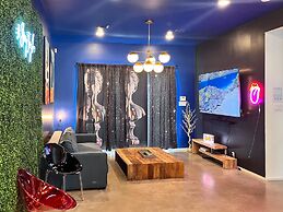 ATX Icon Mansion Rainey Street 6 min Walk