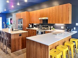 ATX Icon Mansion Rainey Street 6 min Walk