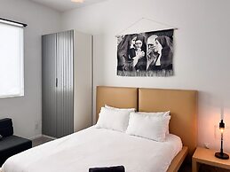 ATX Icon Mansion Rainey Street 6 min Walk