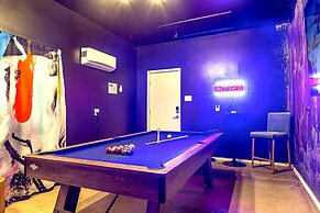 ATX Icon Mansion Rainey Street 6 min Walk