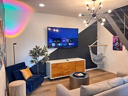 ATX Icon Mansion Rainey Street 6 min Walk