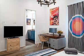 ATX Icon Mansion Rainey Street 6 min Walk