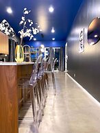 ATX Icon Mansion Rainey Street 6 min Walk