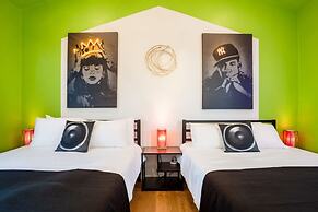 Chic 4BR Pool House - Steps to South 1st Street